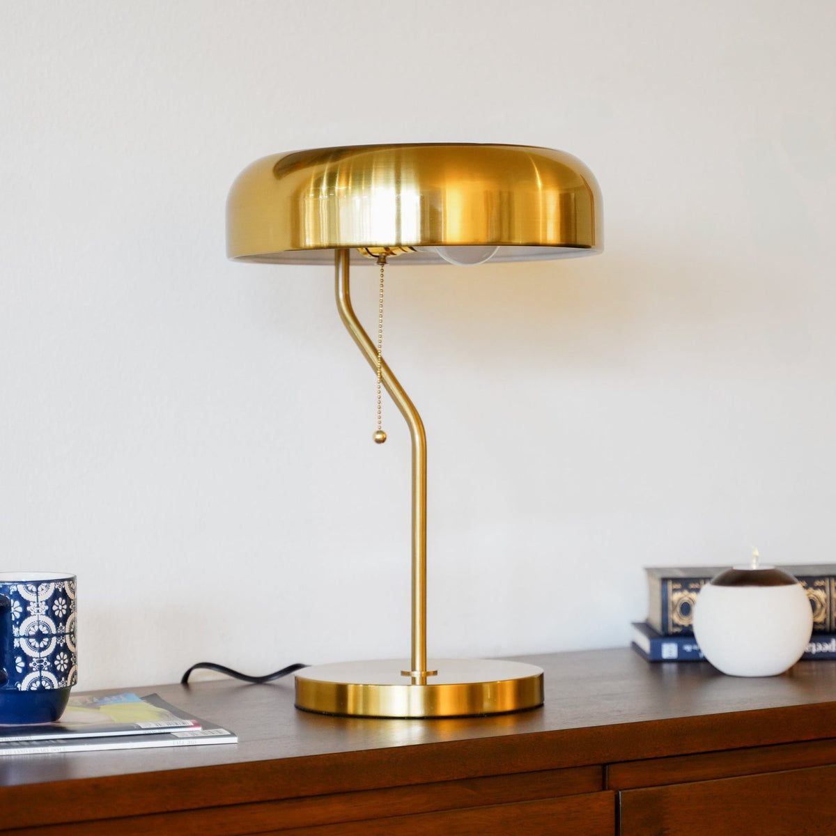 Modern Bedside Table Lamp with Pull Chain – Gold