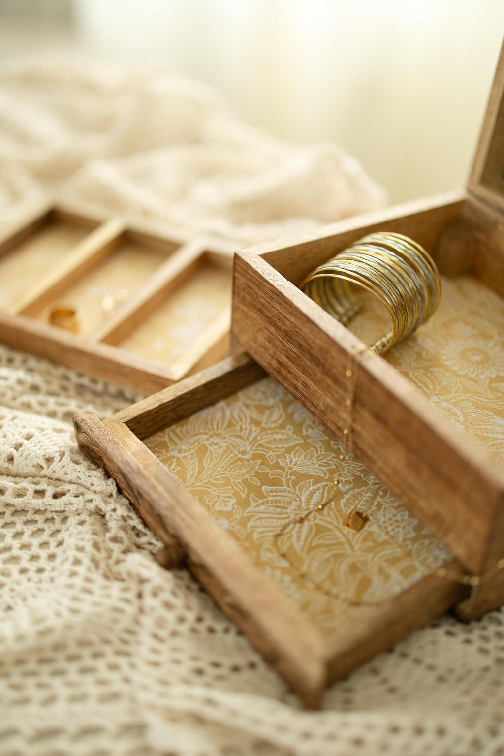 Hand-Carved Mango Wood Jewelry Box – Natural Wood