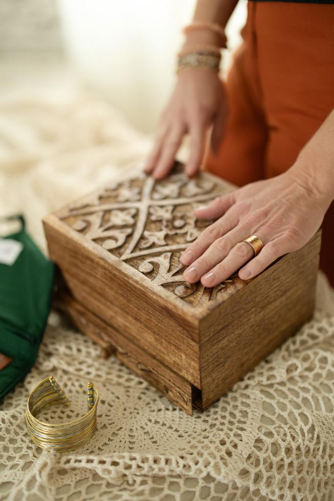 Hand-Carved Mango Wood Jewelry Box – Natural Wood