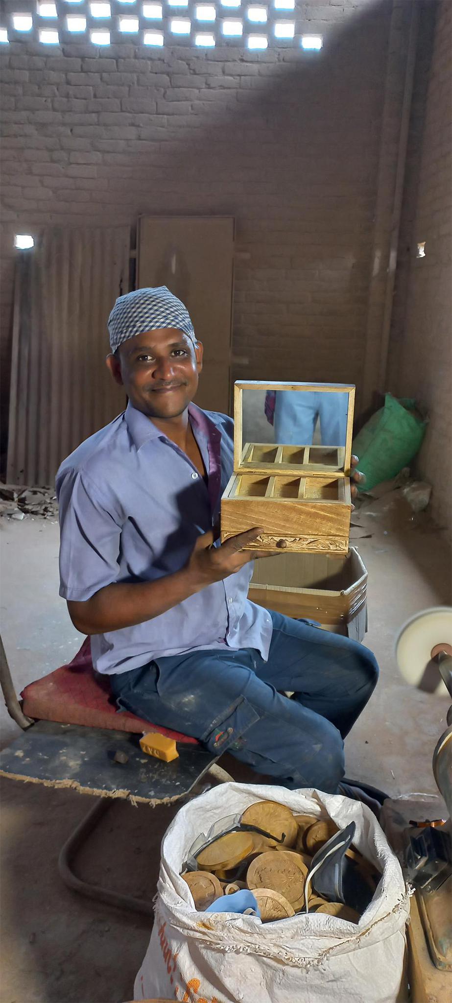 Hand-Carved Mango Wood Jewelry Box – Natural Wood